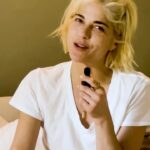 Selma Blair Instagram - Health update 💛 #InBedWithSelma Video Description: a video of Selma with short blonde hair wearing a white t-shirt, sitting in bed and sharing a health update while receiving IVIG.