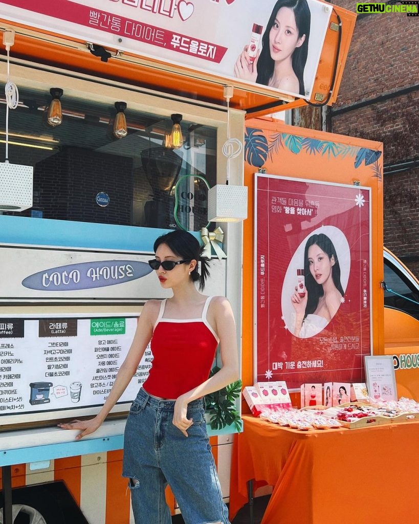 Seohyun Instagram - 매번 이렇게 너무나 사랑스러운 커피차를 보내주시는 우리 푸드올로지❤️ 정애도 서현이도 왕을찾아서 모든 스텝 배우분들이 덕분에 정말 큰 힘이 되었서현💋 LOVE FOODOLOGY🍒
