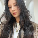 Seohyun Instagram – 흑발 차주은 is back😎
사생활 컨셉으로 연극 응원다녀왔서현🦸🏻‍♀️