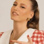 Serenay Sarıkaya Instagram - Kamera kayıtta, 🎥 çoook eğlendiğimiz Akbank reklam filmimizin kamera arkası görüntüleri yayında! 😍 #işbirliği