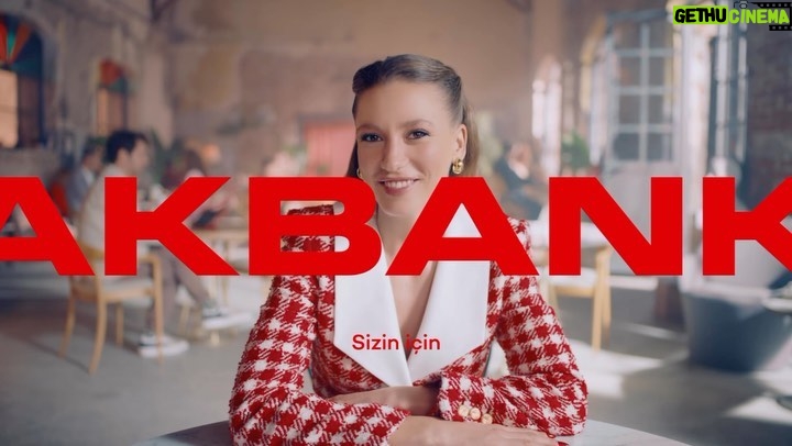 Serenay Sarıkaya Instagram - @akbank kalplerin bankası! ♥️ #işbirliği