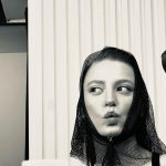 Serenay Sarıkaya Instagram - Sahneye çıkmadan önce ben🐣 // Sahneye çıktıktan sonra ben 🐆