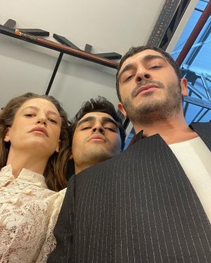 Serenay Sarıkaya Instagram - OCAK 2023 🥂🙏🏼♥️