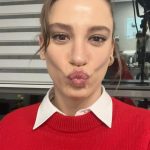Serenay Sarıkaya Instagram - @ailetvdizi 🌹🧿