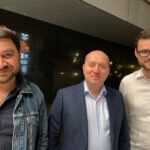 Sergey Burunov Instagram - Дорогие подписчики. Прочитайте этот пост до конца и посмотрите карусель. Это важный для меня пост про @fond_nenaprasno Сайт проекта - в шапке профиля. На фотографии - два очень талантливых человека, которые делают огромное дело, и я, который в этом деле будет им помогать. Слева - Илья Фоминцев - исполнительный директора фонда медицинских решений “Не напрасно”. Справа - Ростислав Павлов - врач, выпускник Высшей Школы Онкологии. «Не напрасно» - фонд, с которым я дружу крепче всего. Мне ближе всего миссия этого проекта: задачи по грамотности, осведомленности о страшной, но повсюду нас окружающей болезни - раке. Зайдите на портал по всеобщему медицинскому образованию здорового населения, пациентов и их близких “Все не напрасно”. @fond_nenaprasno Что это такое? Это комплексное решение, так сказать, служба одного окна, по профилактике рака и информационной поддержке всех тех, кто интересуется или вынужден знать больше про онкологию. Как был вынужден узнавать я, почти 12 лет назад. Вы наверняка, читали или слышали мою историю.... когда я пытался помочь маме, и негде было получить толком совета.... А я уже был достаточно узнаваемый артист. А также искал выходы на врачей, искал помощи, чтобы разобраться, куда бежать, что и в каком порядке делать, как встать на учет, где получить бесплатное лечение. А что делать людям не из Москвы, людям у которых нет связей и знакомств? Да и просто растерянным людям, которых беда застала врасплох. Вы знаете, что каждый 37 житель России живет с установленным онкологическим диагнозом? В карусели я прошу вас посмотреть, чем именно вам может быть полезен «Не напрасно». «Вам» - это не только онкобольным, и членам их семей, но и здоровым людям, которые ДОЛЖНЫ знать про эту столь частую беду. @doctor.ros @ifomintsev