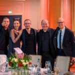 Sergey Burunov Instagram - Почти целиком приятная компания @ivernik @milostasii @vadim_vernik 😡😡 @actorsashapetrov 😡😡 Еще раз поздравляю @okmagazine_ru с праздником и премией Фото: прекрасный @ivanponomarenkoru с которым мы делаем замечательные съемки для #OK