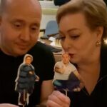 Sergey Burunov Instagram - Мы с Марией Валерьевной Ароновой провели чудесные несколько месяцев съемок фильма Алексея Нужного @nuzhny «Пара из будущего». Она действительно великая русская актриса и фантастическая женщина. Мы стали настоящими друзьями. На съемках постоянно смеялись, да что уж, мы ржали: друг над другом, над окружающими, и конечно, над собой. В который раз убеждаюсь - самоирония это очень важно. Съемки окончены. Будем ждать премьеру весной. Спасибо всей съемочной группе. P.s. Мы - щукинцы!!! NOOR BAR
