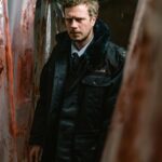 Sergey Burunov Instagram - Вы часто спрашиваете у меня советы про кино, а я часто теряюсь, ведь смотреть новые фильмы у меня часто нет времени. Но вот сейчас пришло время поделиться! Великолепное кино «Кто там?», которое состоит собой 5 новелл, снятых одним (!!!) кадром и погружающих зрителя в тревожную неизвестность перед нежданными гостями за дверью. Великолепный каст: Машков, Бортич, Кяро, Жизневский, каждая история - напряжение с первой до последней минуты! Поздравляю режиссерское трио @mmorskov @maslov_v_v @vitalisdudka … с успехом. И всех призываю смотреть!