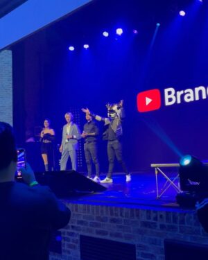 Sergio Daniel Brazón Rodríguez Instagram - Mamá, lo estamos logrando ❤️‍🩹 Hablamos de como @youtubelatam nos cambió la vida ✨