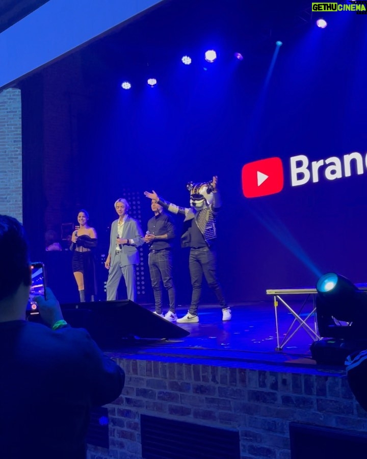 Sergio Daniel Brazón Rodríguez Instagram - Mamá, lo estamos logrando ❤️‍🩹 Hablamos de como @youtubelatam nos cambió la vida ✨ Youtube Brandcast