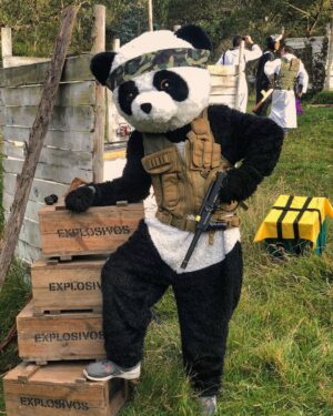Sergio Daniel Brazón Rodríguez Instagram - Me llaman Panda, el Explosivo. 😎 Si aún no han visto el Rap de FREE FIRE de los CRACKS, el link se los dejaré en mi perfil. ¡VAYAN A VERLO!😎