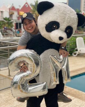 Sergio Daniel Brazón Rodríguez Instagram - ¡2 MILLONES DE AVENTUREROS, PAPURRI! 🎉