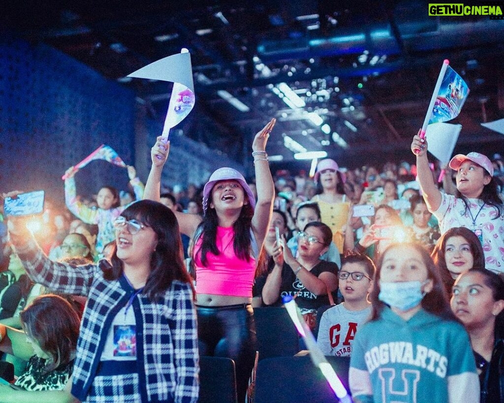 Sergio Daniel Brazón Rodríguez Instagram - ¡Nuestro primer show fue inolvidable! Hicimos Sold Out en el Pepsi Center de Ciudad de México delante de más de 3.500 Aventureros que cantaron nuestras canciones y vieron un show increíble en el que trabajamos durante mucho tiempo con un grupo de personas maravillosas. ¡Eternamente agradecidos con todo el equipo! 🥹❤️ Mexico City, Mexico