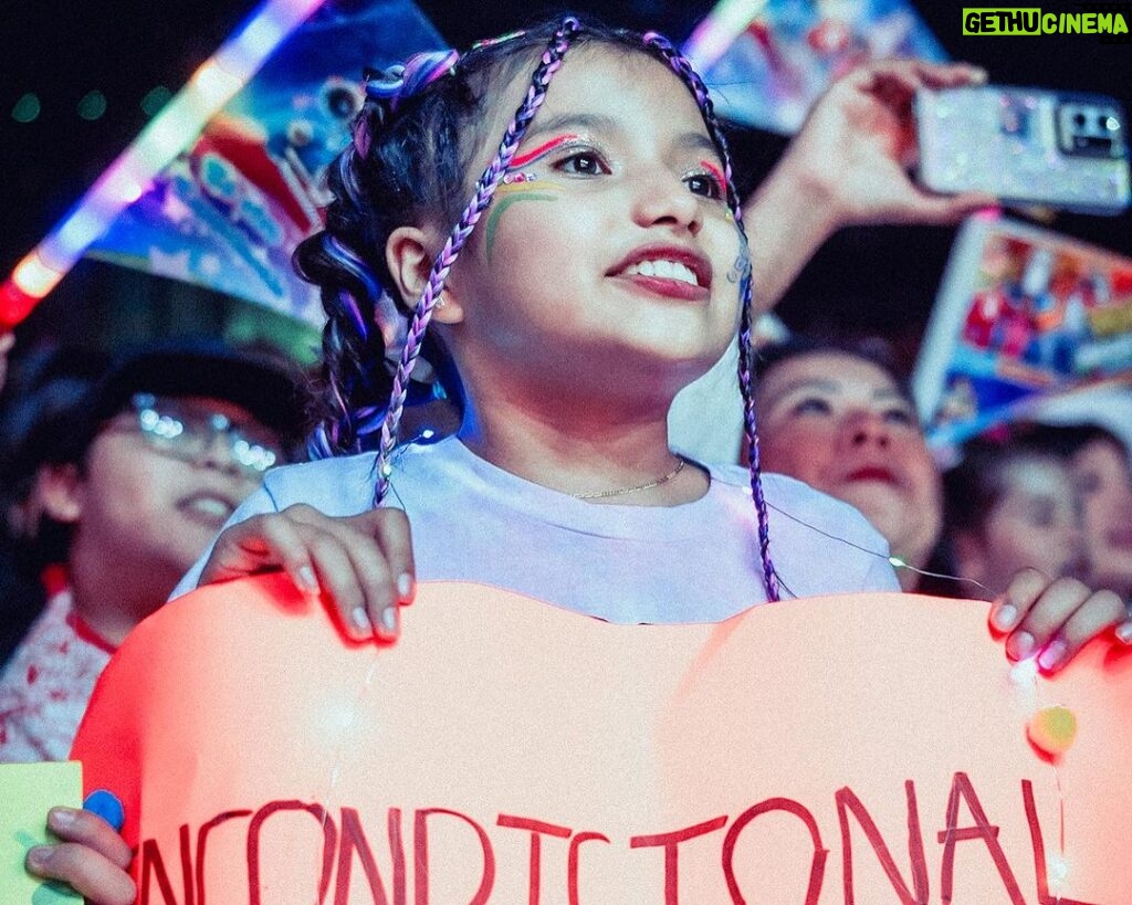 Sergio Daniel Brazón Rodríguez Instagram - ¡Nuestro primer show fue inolvidable! Hicimos Sold Out en el Pepsi Center de Ciudad de México delante de más de 3.500 Aventureros que cantaron nuestras canciones y vieron un show increíble en el que trabajamos durante mucho tiempo con un grupo de personas maravillosas. ¡Eternamente agradecidos con todo el equipo! 🥹❤️ Mexico City, Mexico