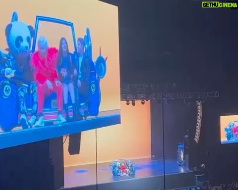 Sergio Daniel Brazón Rodríguez Instagram - ¡Nuestro primer show fue inolvidable! Hicimos Sold Out en el Pepsi Center de Ciudad de México delante de más de 3.500 Aventureros que cantaron nuestras canciones y vieron un show increíble en el que trabajamos durante mucho tiempo con un grupo de personas maravillosas. ¡Eternamente agradecidos con todo el equipo! 🥹❤️ Mexico City, Mexico