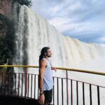 Sergio Malheiros Instagram - Alguém aí tem um barril? 😅💦 Cataratas Do Iguaçu, Parque Nacional Do Iguaçu - Brasil