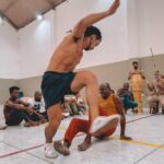 Sergio Malheiros Instagram - “Fazer nas ruas e praças públicas exercícios de agilidade destreza e corporal conhecidos pela denominação capoeiragem; andar em correrias, com armas ou instrumentos capazes de produzir lesão corporal, provocando tumultos ou desordens, ameaçando pessoa certa ou incerta ou incutindo temor de algum mal: Pena - Prisão de dois a seis meses.” Código penal brasileiro de 1890 🤦🏾