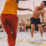 Sergio Malheiros Instagram - “Fazer nas ruas e praças públicas exercícios de agilidade destreza e corporal conhecidos pela denominação capoeiragem; andar em correrias, com armas ou instrumentos capazes de produzir lesão corporal, provocando tumultos ou desordens, ameaçando pessoa certa ou incerta ou incutindo temor de algum mal: Pena - Prisão de dois a seis meses.” Código penal brasileiro de 1890 🤦🏾