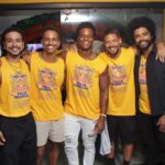 Sergio Malheiros Instagram - O dia que estivermos juntos num mesmo projeto, acreditaremos na mudança do mercado. Enquanto isso não ocorre, seguiremos produzindo nossas obras para que isso aconteça. Obrigado @nega.convida por nos proporcionar um momento onde dignamente nos sentimos representados não só dentro, mas fora da quadra também. Ter um dos nossos na linha de frente faz toda diferença pra que isso aconteça. #carnaval #ubuntu #sawabona #shikoba Sambódromo da Marquês de Sapucaí