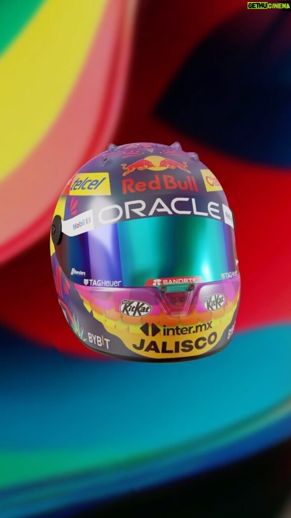 Sergio Pérez Instagram - Buenos Días to Checo’s Mexico helmet, designed by a fan 🤩 #F1 #RedBullRacing #MexicoGP