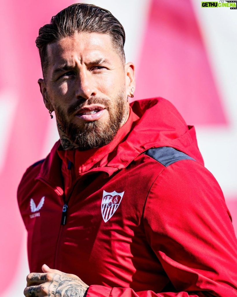 Sergio Ramos Instagram - Ready to rumble 💪🏻👊🏻