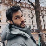 Serkan Çayoğlu Instagram - Freezing and smiling ❄️