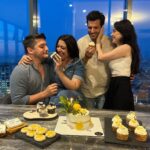 Serkan Çayoğlu Instagram - Happy Birthday to us!!! 🥂🥂🥳 @erkncyglu @uemitcayoglu