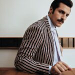 Serkan Çayoğlu Instagram - @vogueturkiye 👊🏻 Fotoğraf @emreguven Röportaj @canremziergen Moda editörü @tugcebahcivangil Saç @yildirimbozuyuk Makyaj @burkhu Moda editörü asistanları @ece_acarr Selen kılıç Fotoğraf asistanları: Alican Tükle, Furkan Pala