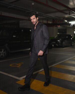 Serkan Çayoğlu Instagram - Suit up!