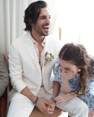 Serkan Çayoğlu Instagram - You're just too good to be true
Can't take my eyes off of you
You'd be like Heaven to touch
I wanna hold you so much
At long last, love has arrived
And I thank God I'm alive
You're just too good to be true
Can't take my eyes off of you ❤️