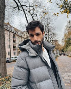 Serkan Çayoğlu Instagram - Freezing and smiling ❄️