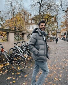 Serkan Çayoğlu Instagram - Freezing and smiling ❄️