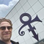 Seth Green Instagram - Wow @veecon > comicon?? Amazing to meet all the artists, collaborators, and fans irl after so much interaction online- leave your tag in the comments so we can follow Thanks everyone for welcoming @fred_simian so warmly. We’re excited to introduce you to the @whitehorsetavern1880 and continue building all this together. Thank you Minneapolis! Wish fulfilled visiting @officialpaisleypark 💜 💜Prince Immortal💜
