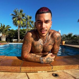 Sfera Ebbasta Instagram - 3 aerei e 1 elicottero in 2 giorni