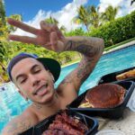 Sfera Ebbasta Instagram - Non conta quanto facciano rumore le chiacchiere della gente, solo i numeri non mentono mai! La vita è bella, grazie a tutti ✌🏻 Miami, Florida