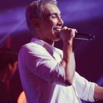 Shadmehr Aghili Instagram - . کنسرت های پاییز رو در کنار شما عزیزان خواهم بود. قدردان شما هستم. دوستتون دارم 🙏❤️ SHADMEHR FALL TOUR 27 october Amsterdam 29 october Munich 31 october Veinna 3 november Van 23 december Frankfurt 28 december Istanbul Tixconcert.com Volek.events