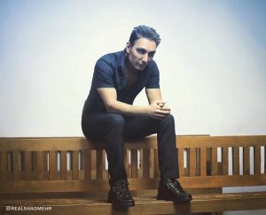 Shadmehr Aghili Instagram - . برای اینکه یه کم تنوع بدیم دوست داشتم جدا از نوازندگی وتمرینهای خودم از بهترین نوازنده های ایرانی که ویدئو هاشون رو برای ادمین ارسال میکنن رو هم در استوری های خودم با شما عزیزان به اشتراک بگذاریم که شما هم باهاشون آشنا بشین! چی فکر میکنید؟
👇
@realpersianartists