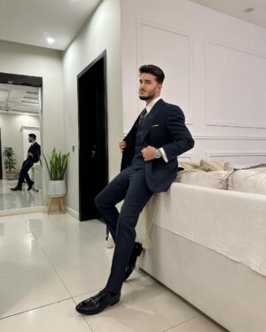 Shahveer Jaffery Instagram - Tennu suit suit kar daa…