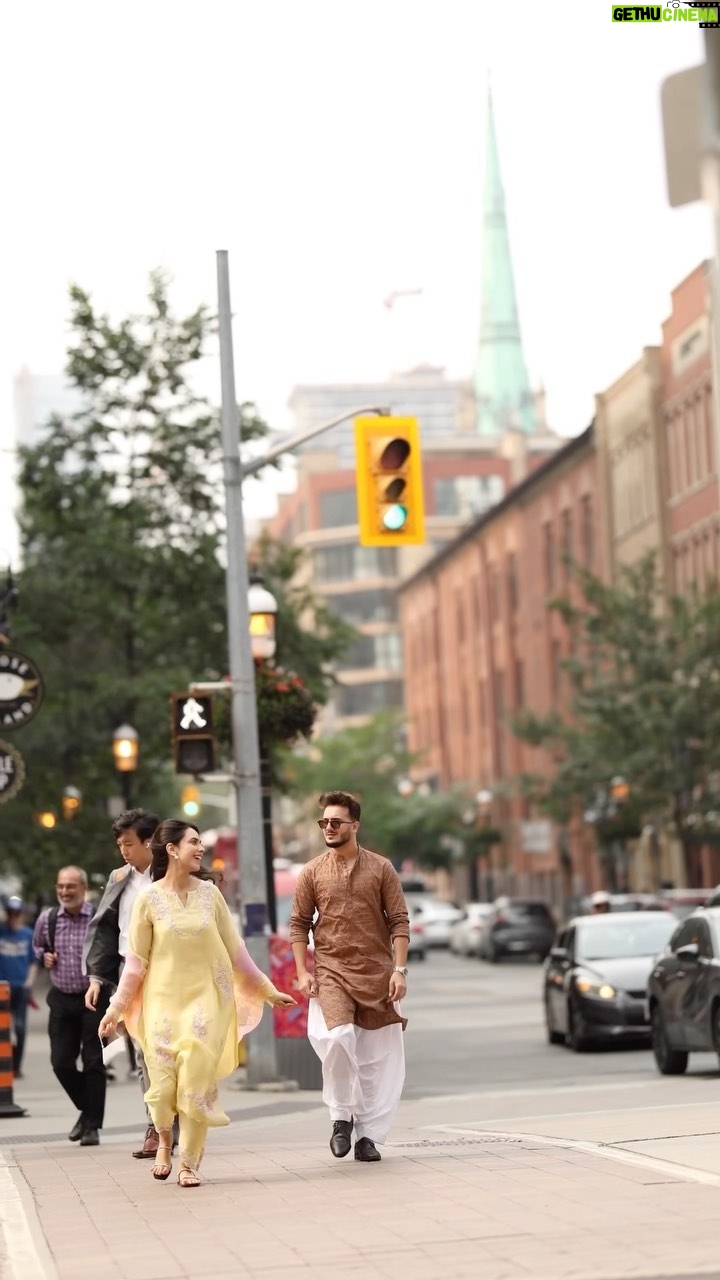 Shahveer Jaffery Instagram - We had the most fun going around streets of Toronto in our desi shalwar kameez and the compliments we got from people were overwhelming 😄💛 so much fun and so much love 🌆