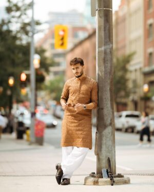 Shahveer Jaffery Instagram - Eid Mubarak from us to you ❤️

📸: @yashabamoon