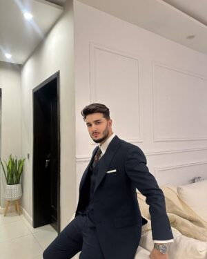 Shahveer Jaffery Instagram - Tennu suit suit kar daa…