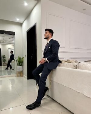 Shahveer Jaffery Instagram - Tennu suit suit kar daa…