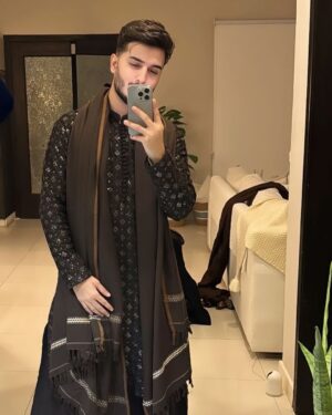 Shahveer Jaffery Instagram - That’s the way… Maahi ve

@jermynst