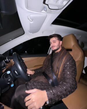 Shahveer Jaffery Instagram - That’s the way… Maahi ve

@jermynst