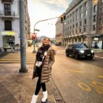 Shama Sikander Instagram - Wrapped in the cozy on the Geneva’s cold streets 🧣 . . . #holdidayvibes #geneva #shamasikander