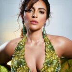 Shama Sikander Instagram - A splash of green and a sprinkle of my charisma! 💚 How’s everyone feeling about this vibrant vibe picture ? . . . #greenlove #boldandbeautiful #shamasikander Mumbai, Maharashtra