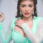 Shama Sikander Instagram - Did you all miss my saree reels ? . . . #saree #beautiful #shamasikander Mumbai, Maharashtra