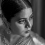 Shamna Kasim Instagram - Stay classy …. Costume: @kanchivaram.in Jewelry: @kushalsfashionjewellery Pics: @v_capturesphotography Hairstylist: @venkymakeupstudio Personal staff: @pranay_kohli