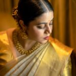 Shamna Kasim Instagram - Stay classy …. Costume: @kanchivaram.in Jewelry: @kushalsfashionjewellery Pics: @v_capturesphotography Hairstylist: @venkymakeupstudio Personal staff: @pranay_kohli
