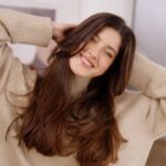 Shanaya Kapoor Instagram - My rules of love ft. @redken 🖤 💫 It’s hard to find a person that has it all, but for hair – all you need is Redken’s Acidic Bonding Concentrate to transform your hair in one use 🫶 Not gonna lie, it’s iconic! Redken’s most concentrated care for hair repair 🫧💁‍♀️ It was almost like love at first wash 🥰 #RedkenIndia